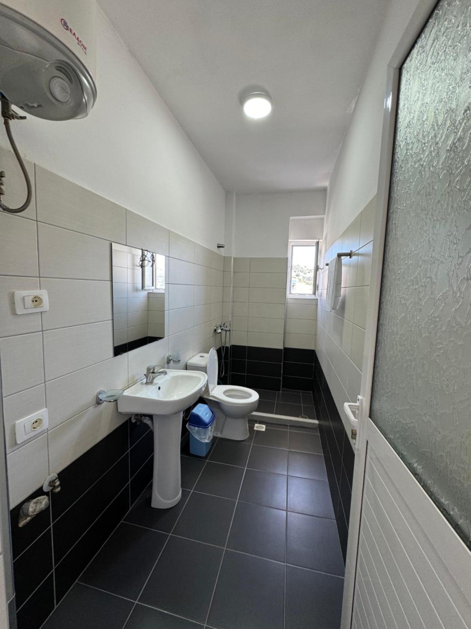 L.T. Noy'S Apartment Sarande Bagian luar foto