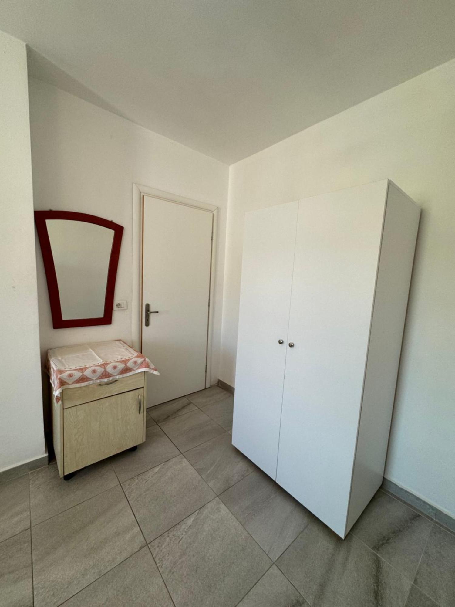 L.T. Noy'S Apartment Sarande Bagian luar foto