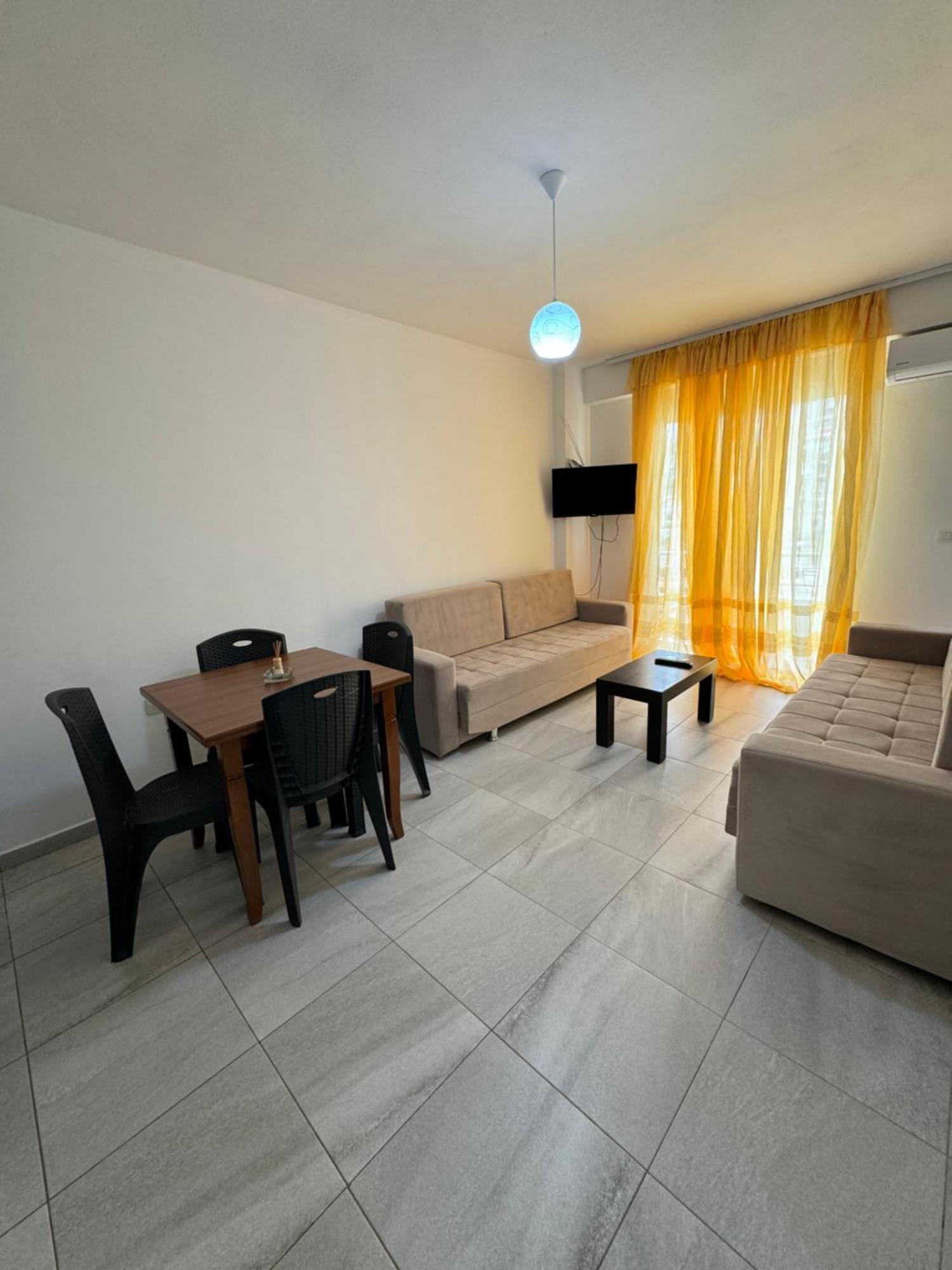 L.T. Noy'S Apartment Sarande Bagian luar foto